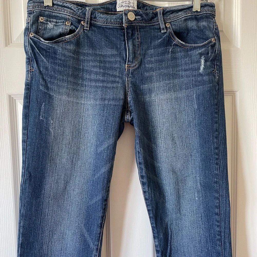 Aeropostale Bayla Distressed Cropped Jeans